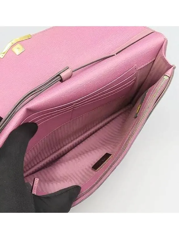 8M0312 Clutch Bag