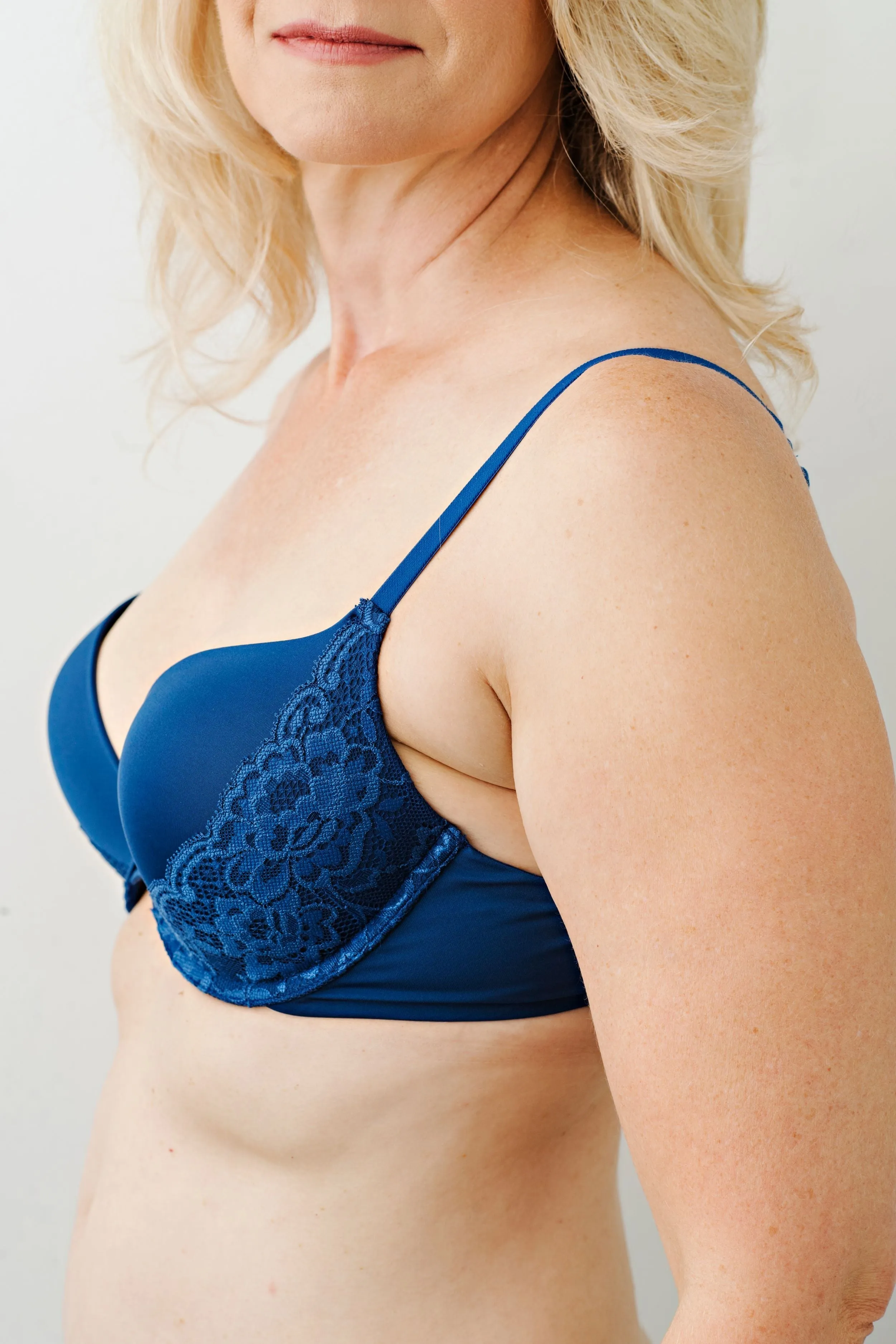 Peyton Light Push-Up Plunge Convertible Bra in Buff with Buff Lace